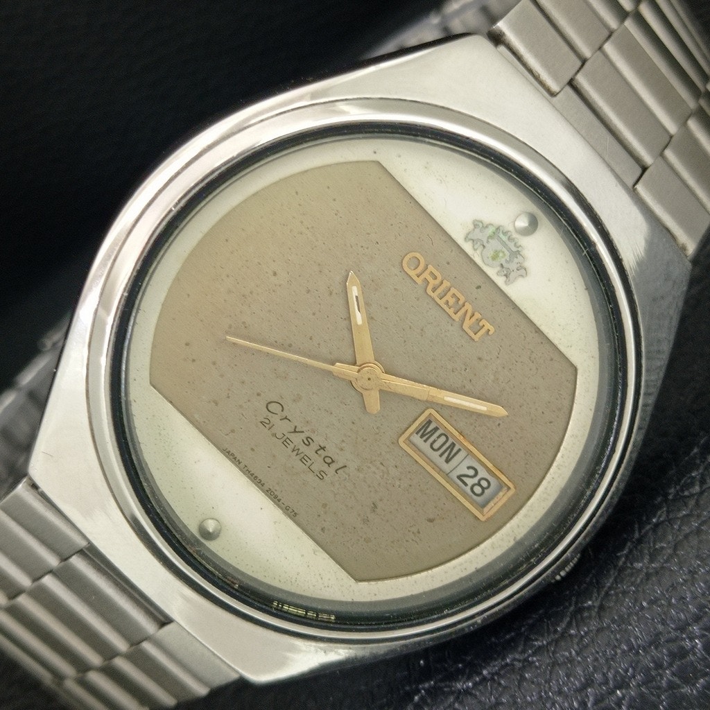 Vintage 1974 Orient Automatic Mens Silver Watch WDaydate  Gold Accents